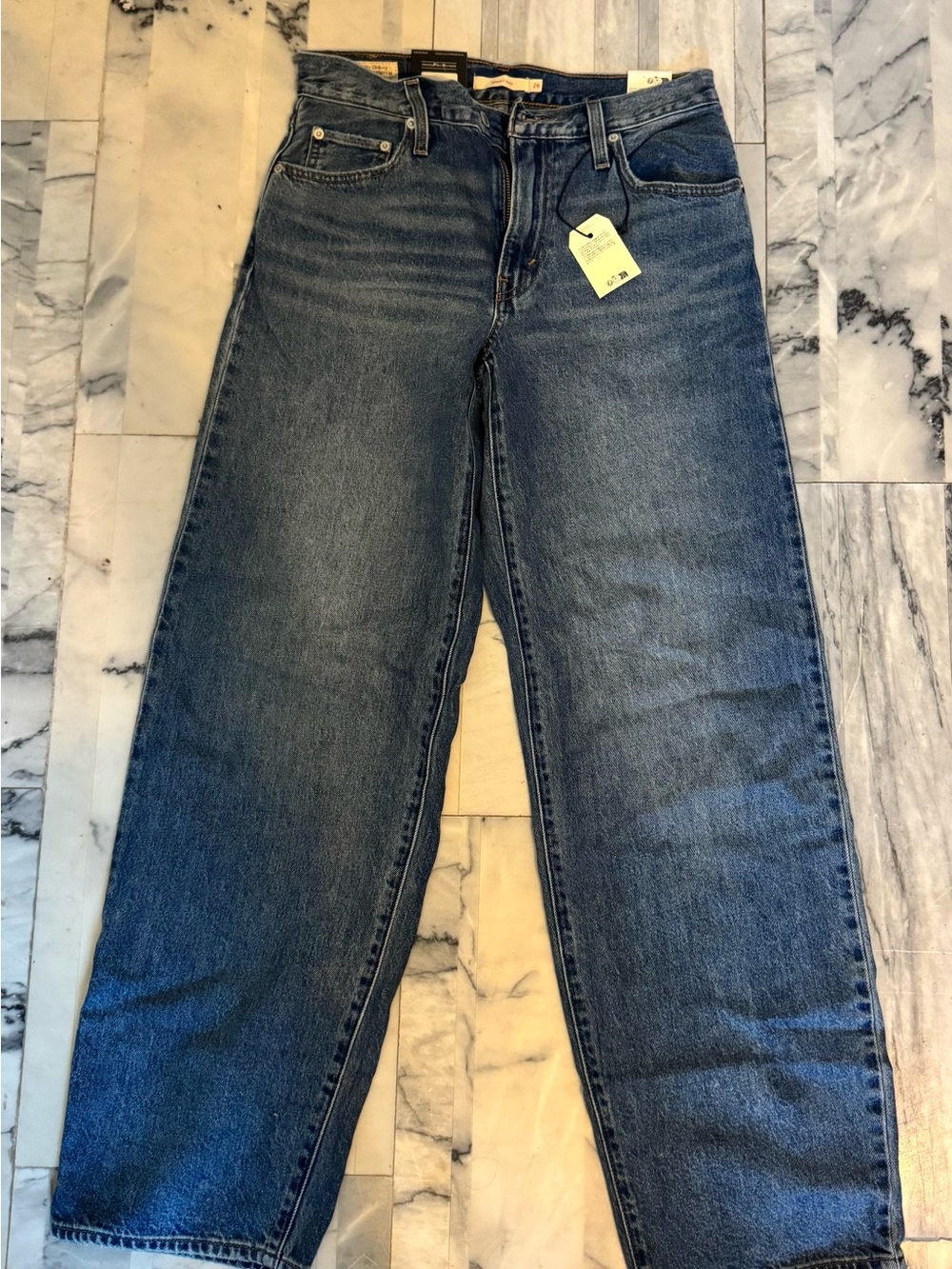 Levi's Classic High-Rise Straight Leg Jeans in Dark Blue Wash